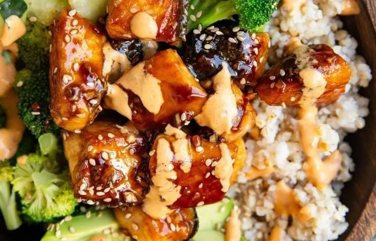 Crispy Bang Bang Salmon Bite Bowls