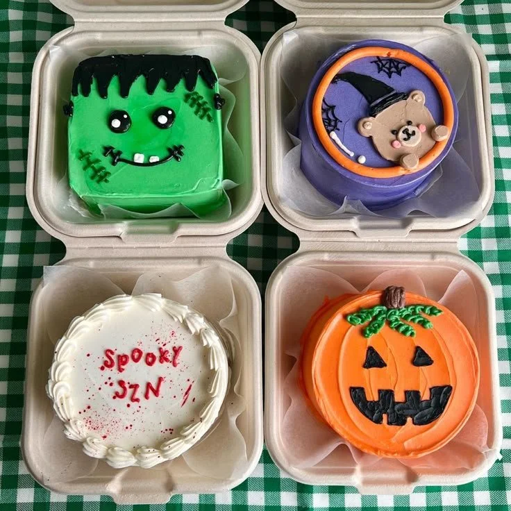 Cute Halloween cakes decorated with ghosts, pumpkins, and spooky designs.