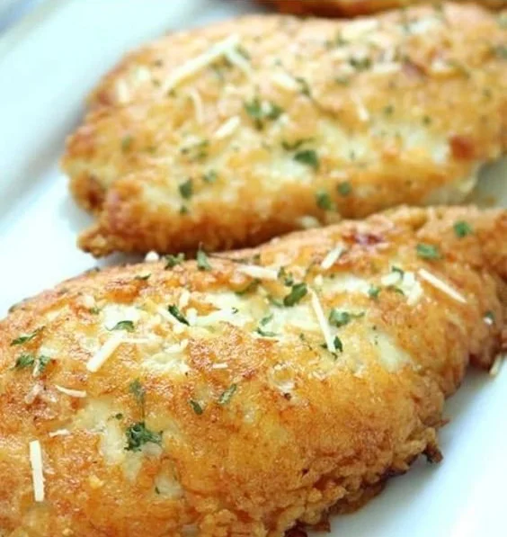 Delicious spread of flavorful keto feasts showcasing diverse low-carb dishes.