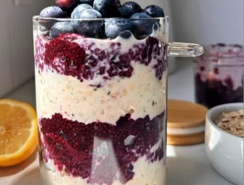 High-Protein Lemon Blueberry Overnight Oats breakfast bowl