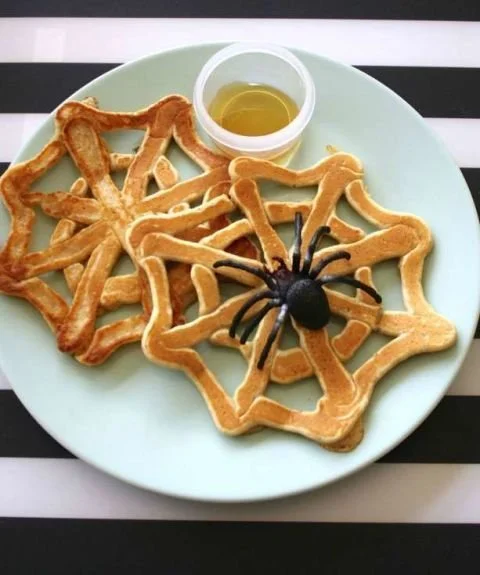 Spooky Halloween breakfast ideas featuring fun and simple recipes for families.
