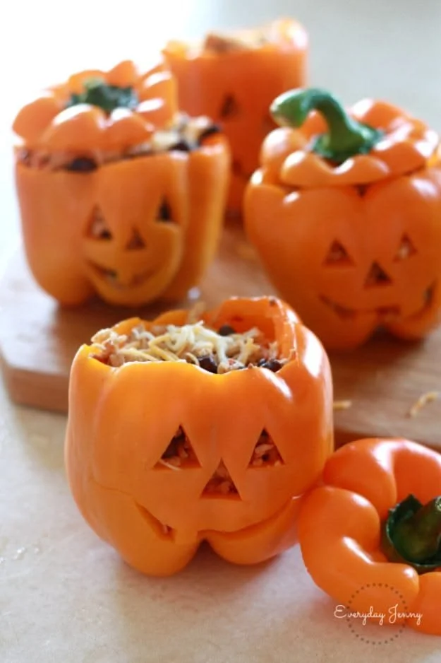 Delicious and spooky Halloween party snacks for festive gatherings.