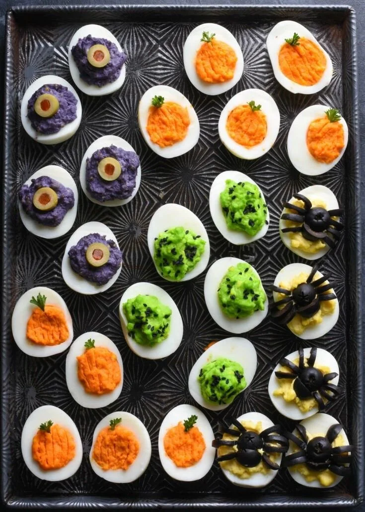 Spooky Halloween deviled eggs decorated for Halloween snack ideas
