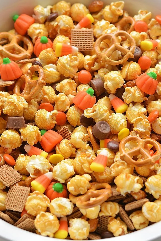 Halloween caramel corn with mixed snacks in a festive bowl.